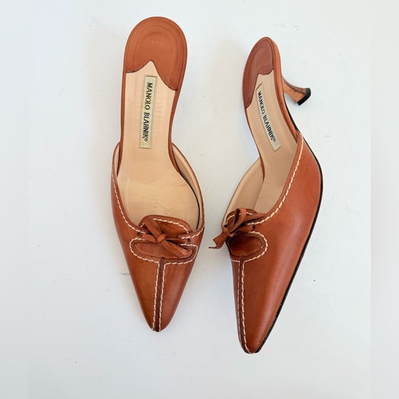 Manolo Blahnik Shoes - Vintage Manolo Blahnik Brown Leather Contrast Stitch Bow Mule kitten Heels 38.5